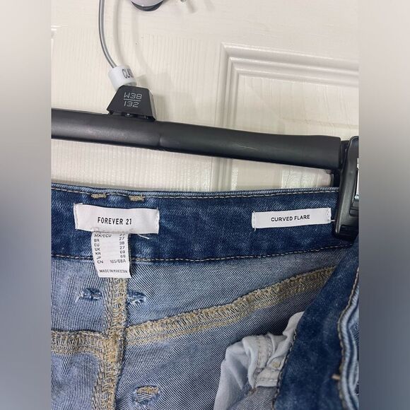 Forever 21 curved flare size 27 - Picture 3 of 4